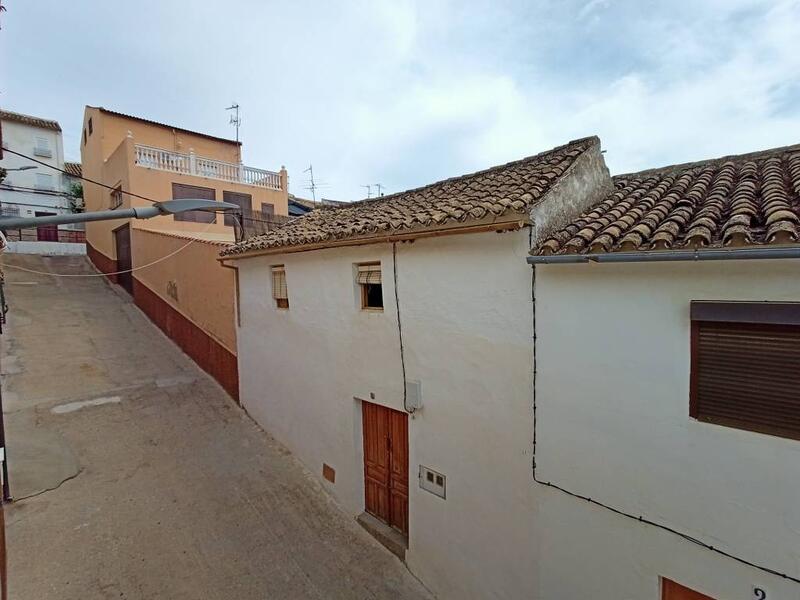 5 bedroom Townhouse for sale