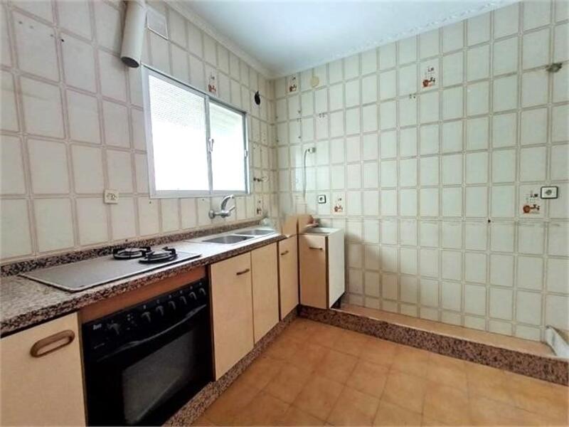 4 спальная комната городская тюрьма продается