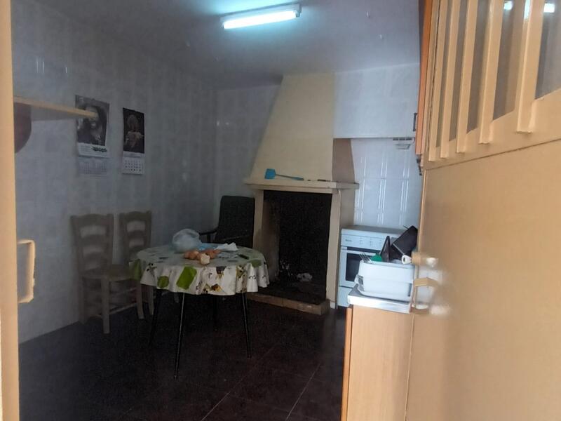 5 bedroom Townhouse for sale