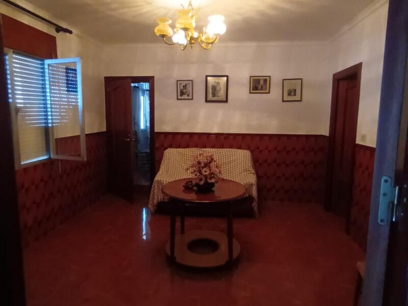 5 bedroom Townhouse for sale