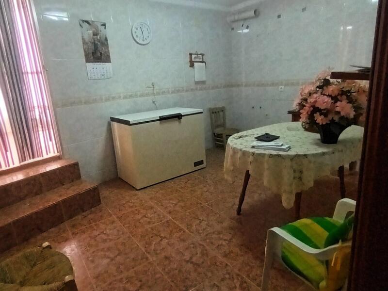 5 bedroom Townhouse for sale