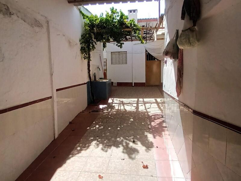 5 bedroom Townhouse for sale