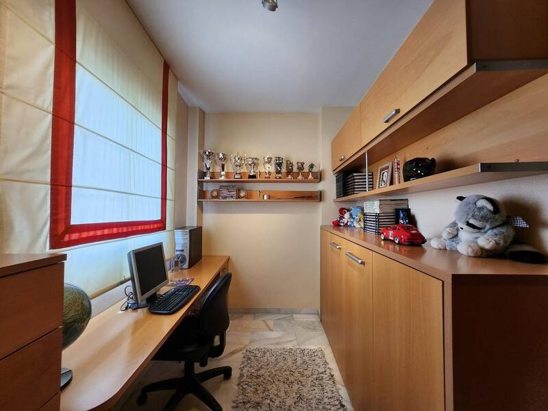 4 Schlafzimmer Stadthaus zu verkaufen
