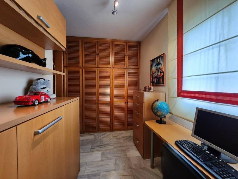 4 Schlafzimmer Stadthaus zu verkaufen