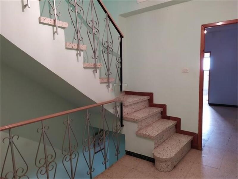 5 bedroom Townhouse for sale