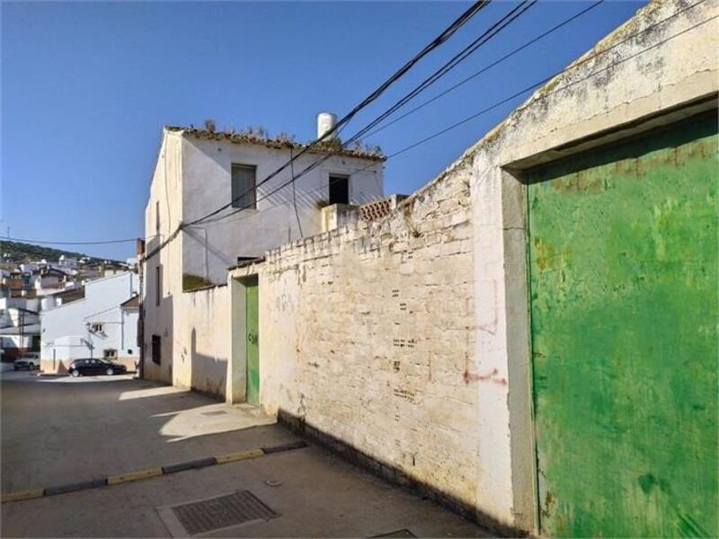 5 bedroom Townhouse for sale