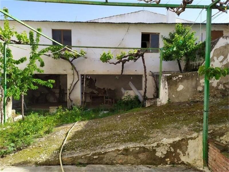 5 bedroom Townhouse for sale