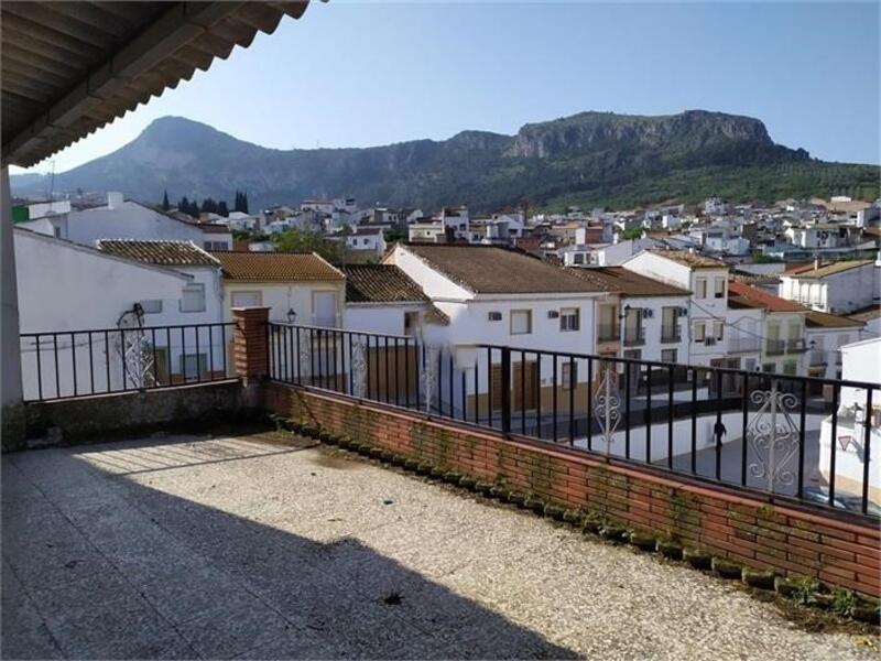 5 bedroom Townhouse for sale