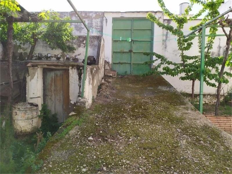 5 bedroom Townhouse for sale
