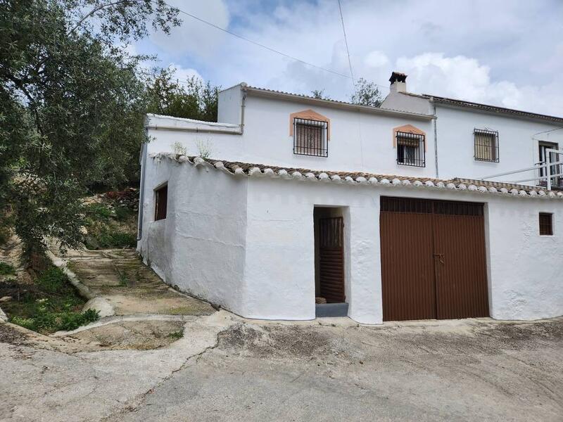 Byhus til salg i Iznajar, Córdoba
