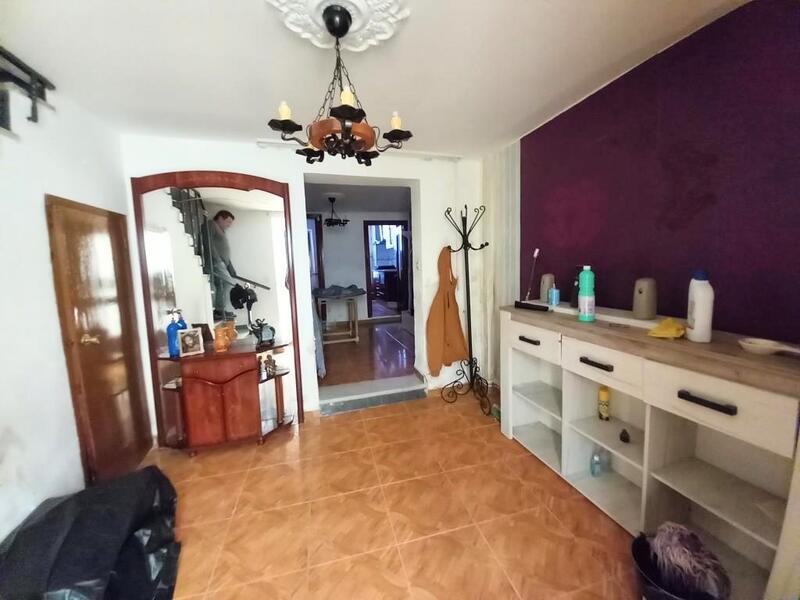 4 slaapkamer Gezinswoning Te koop