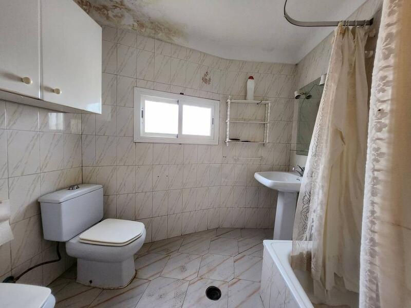 6 спальная комната городская тюрьма продается
