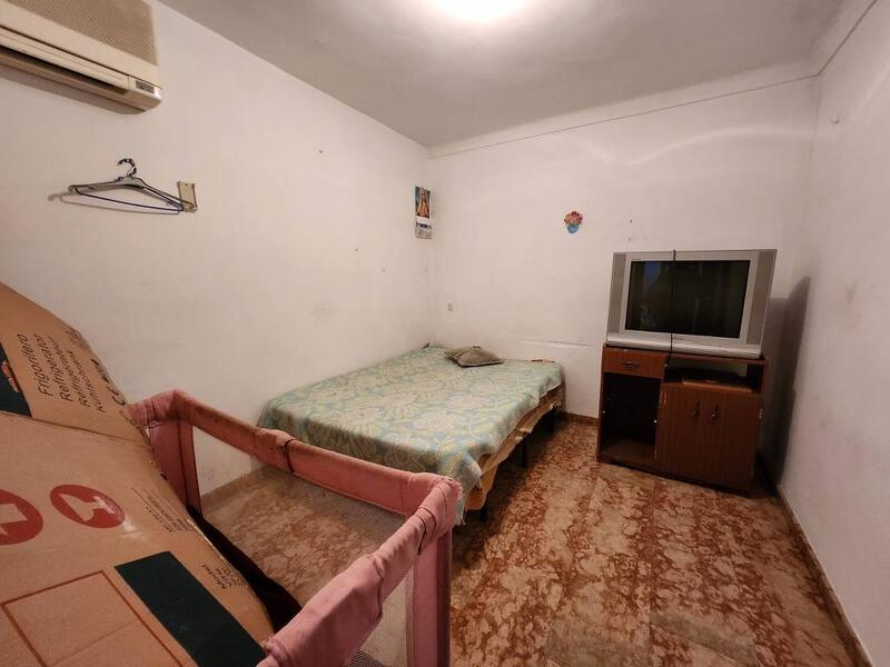 6 спальная комната городская тюрьма продается
