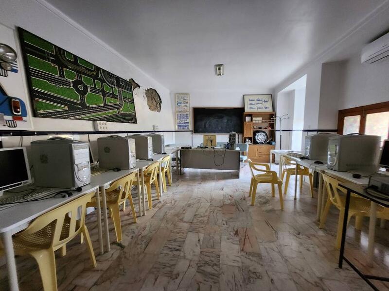 6 спальная комната городская тюрьма продается