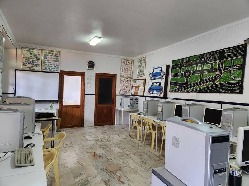 6 спальная комната городская тюрьма продается