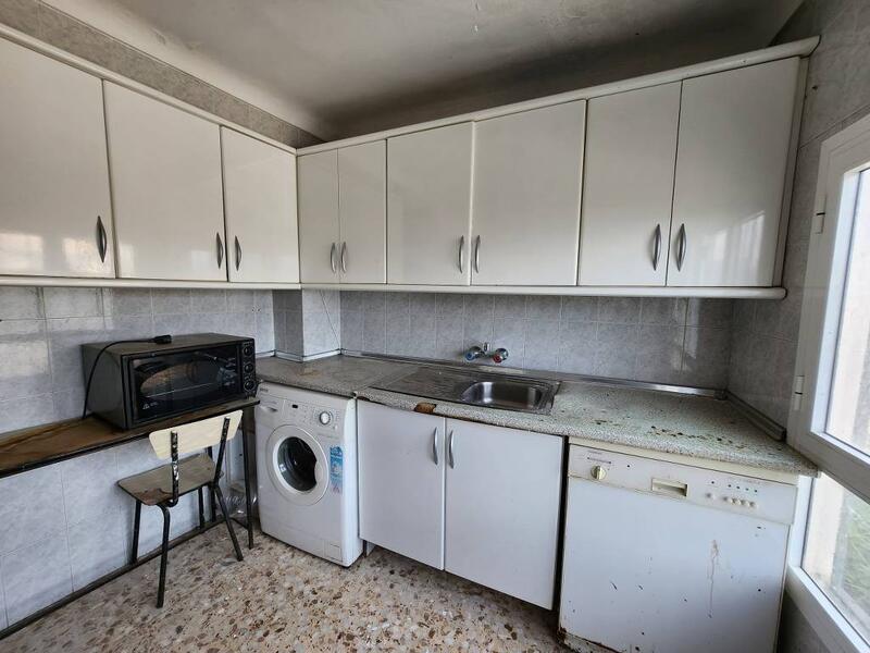 6 спальная комната городская тюрьма продается