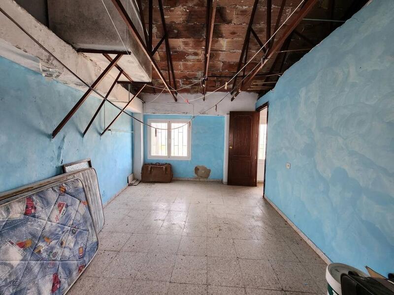 6 спальная комната городская тюрьма продается