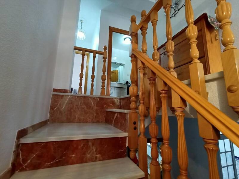 5 bedroom Townhouse for sale
