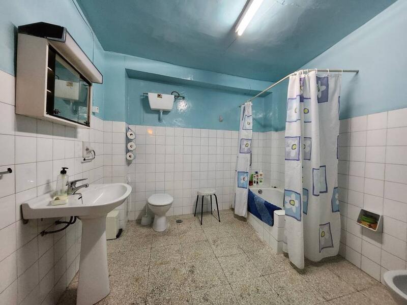 6 спальная комната городская тюрьма продается