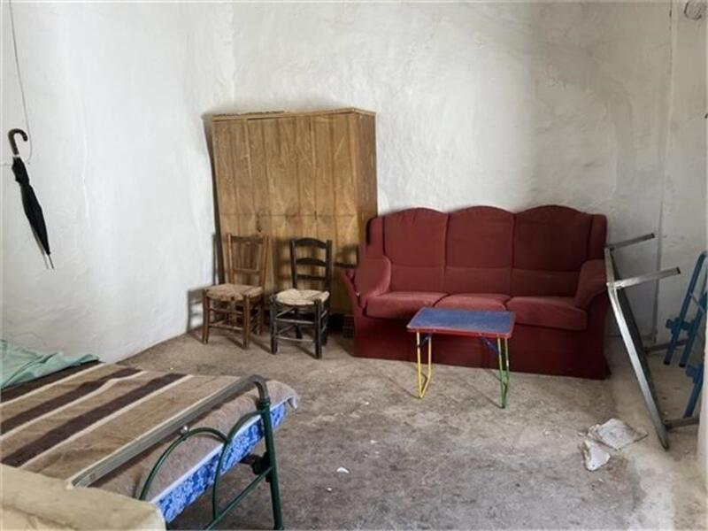 2 спальная комната городская тюрьма продается
