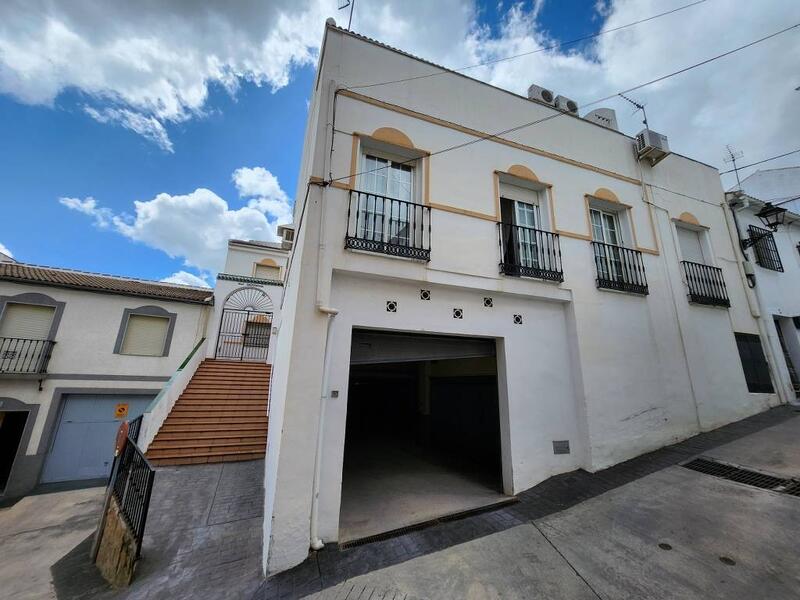 Townhouse for sale in Iznajar, Córdoba