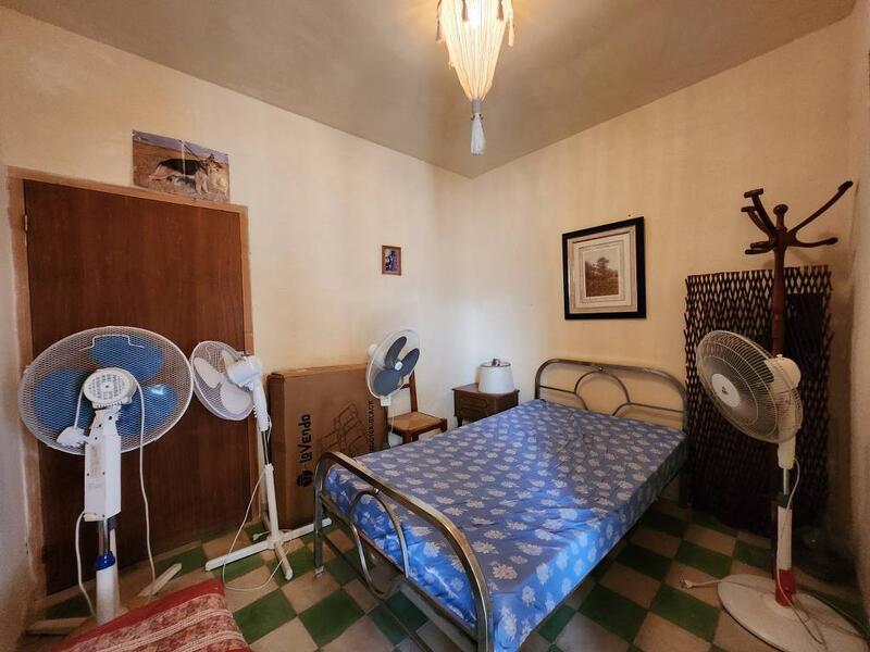 5 спальная комната городская тюрьма продается