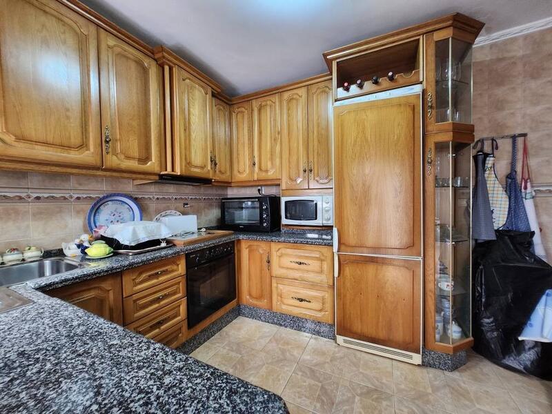 4 bedroom Townhouse for sale