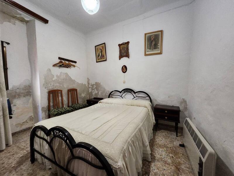 4 bedroom Townhouse for sale