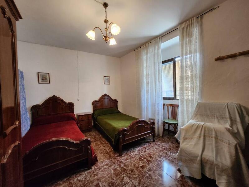 4 bedroom Townhouse for sale