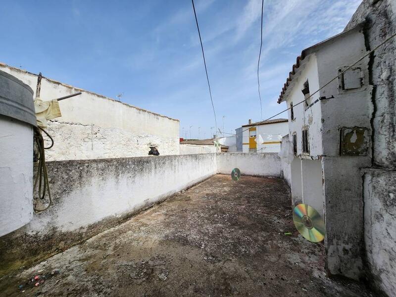 4 bedroom Townhouse for sale