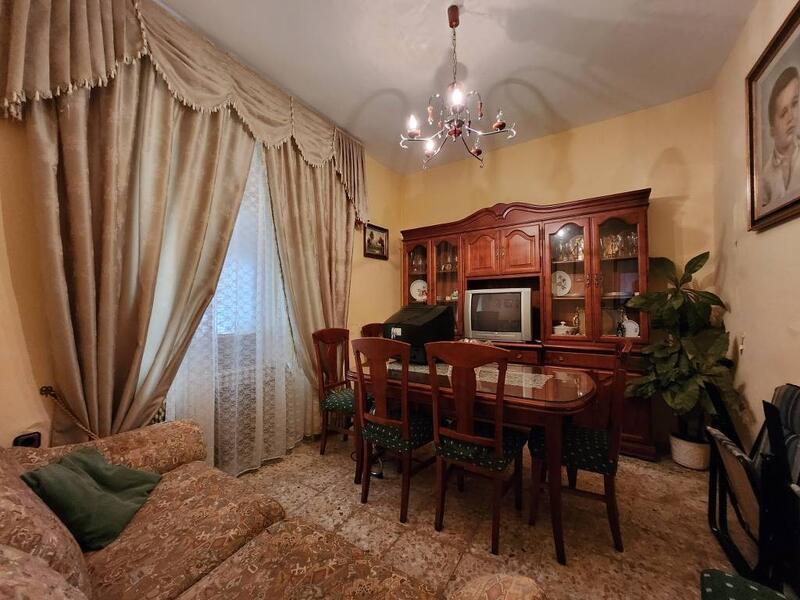 4 bedroom Townhouse for sale