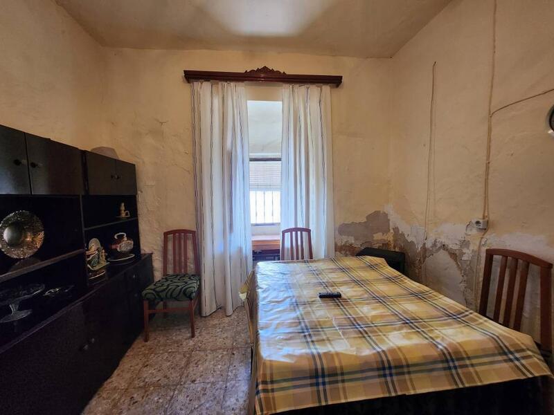 4 bedroom Townhouse for sale