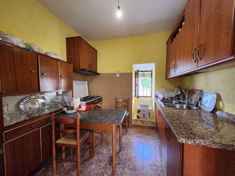 4 bedroom Townhouse for sale