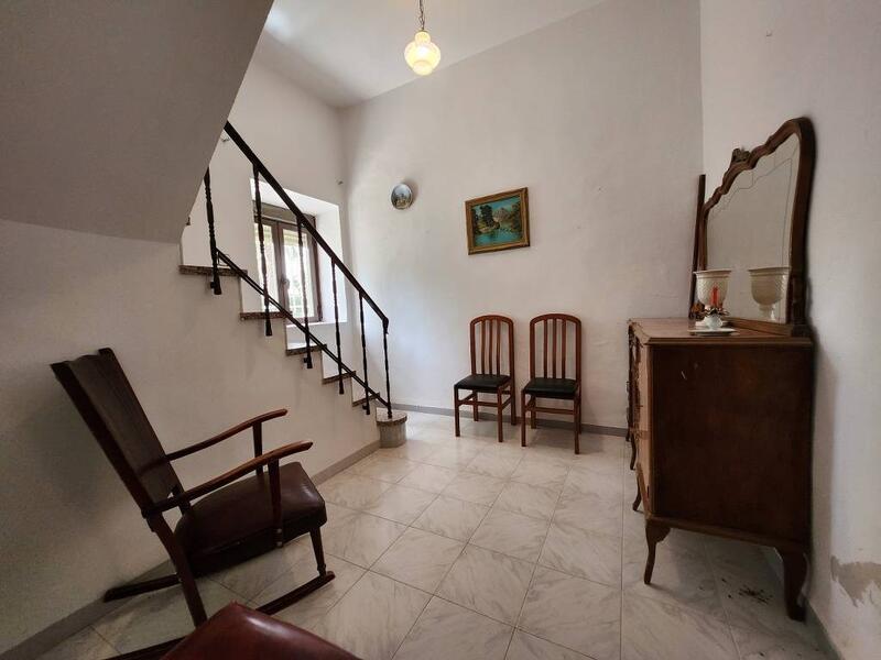 6 bedroom Townhouse for sale