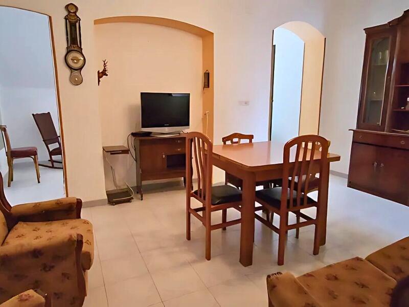 6 bedroom Townhouse for sale