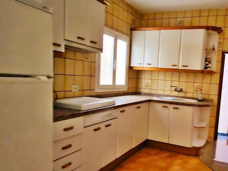 6 bedroom Townhouse for sale