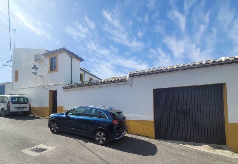 Townhouse for sale in Rute, Córdoba