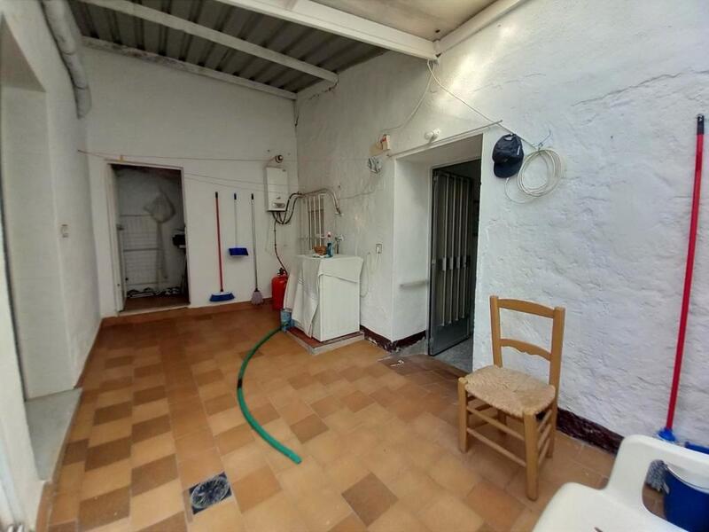 4 bedroom Townhouse for sale