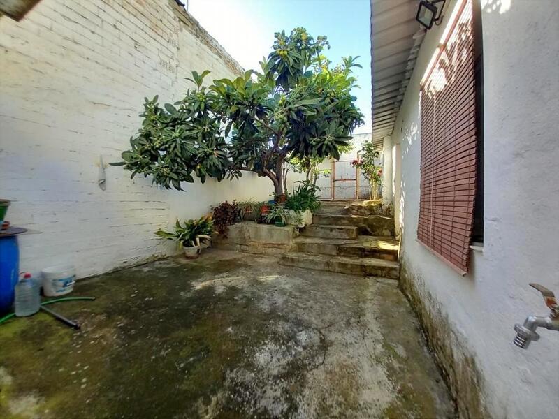 4 bedroom Townhouse for sale