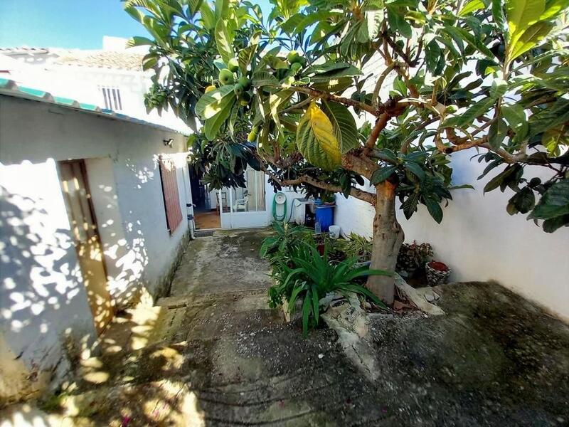 4 bedroom Townhouse for sale