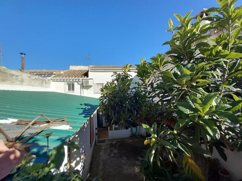 4 bedroom Townhouse for sale