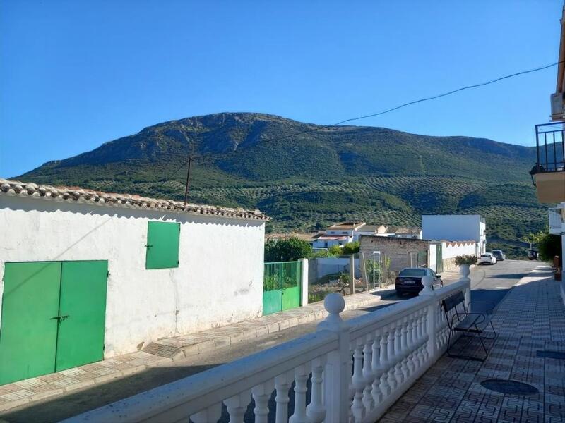 4 bedroom Townhouse for sale