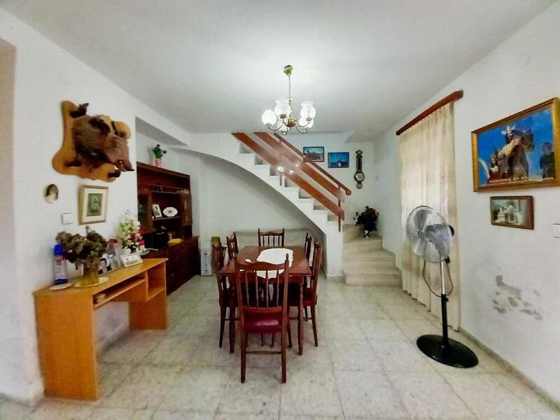 4 bedroom Townhouse for sale