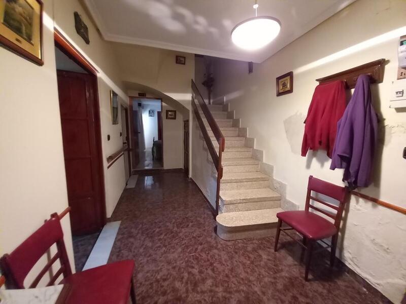 5 bedroom Townhouse for sale