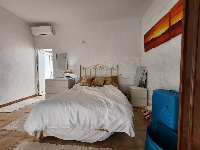 2 slaapkamer Gezinswoning Te koop