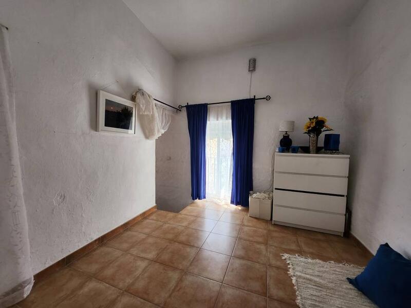 2 slaapkamer Gezinswoning Te koop