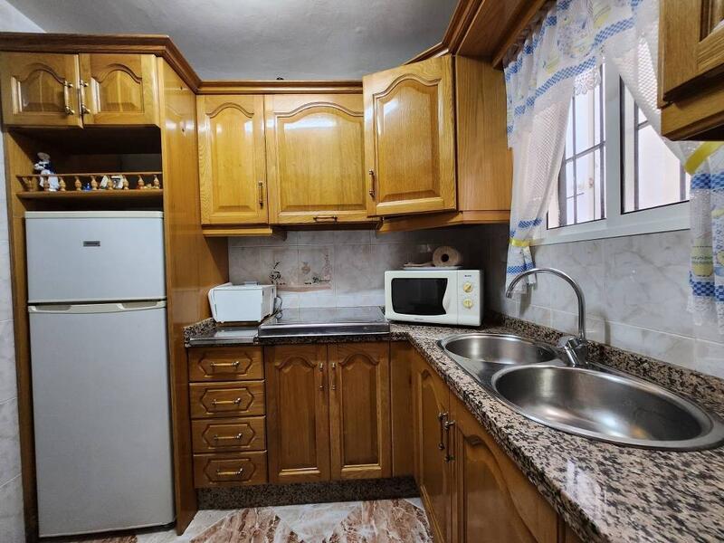 3 спальная комната городская тюрьма продается