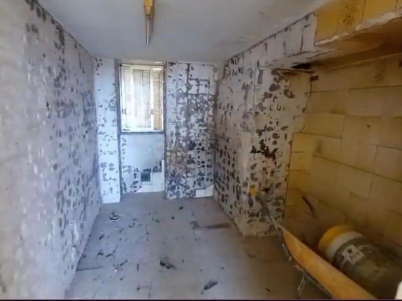 3 спальная комната городская тюрьма продается