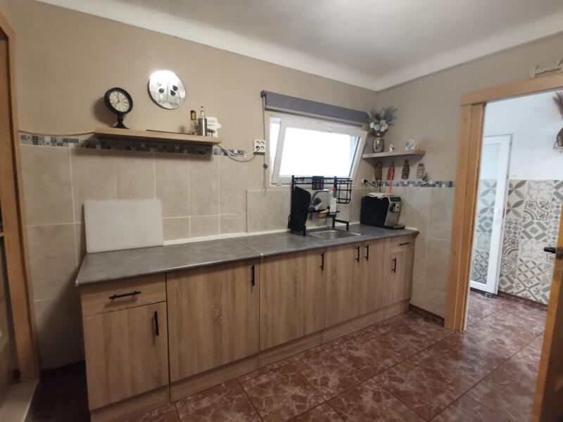 4 bedroom Townhouse for sale