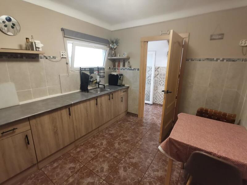 4 bedroom Townhouse for sale